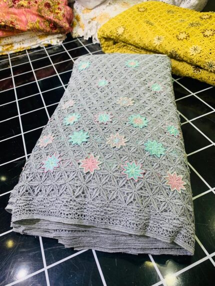 APLIQUE LACE-CREY (MOQ 5YRDS)