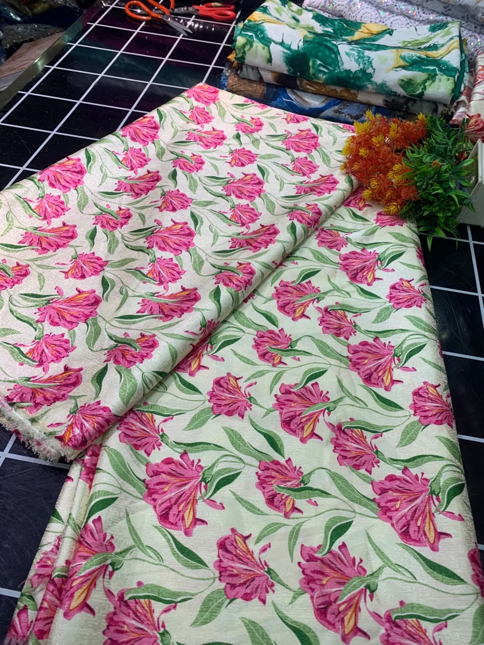 DAMASK SILK - PINK AND CREAM ( MOQ 6 YARDS)