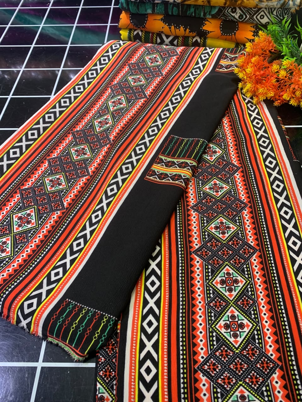 OZZY SHIMMER CREPE -BLACK ( MOQ 6 YARDS)